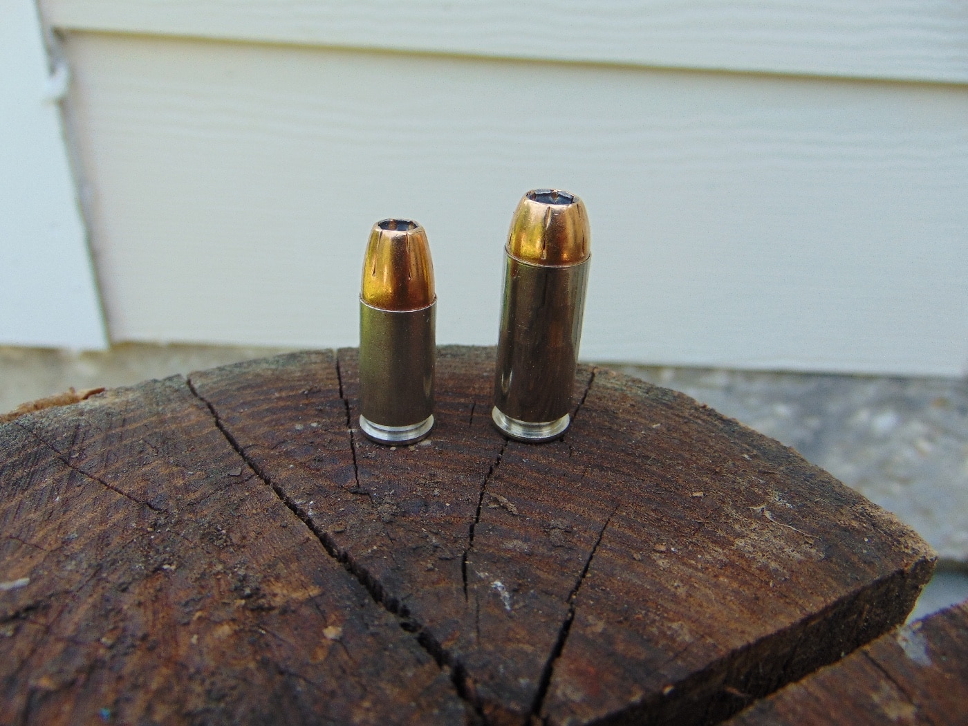9mm vs 10mm round